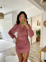 Uzun Kollu V Yakalı Yanlardan Büzgülü Kısa Sandy Elbise