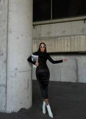 Uzun Kollu Yarım Balıkçı Yaka Büzgü Detay Kadife Kumaş Elbise