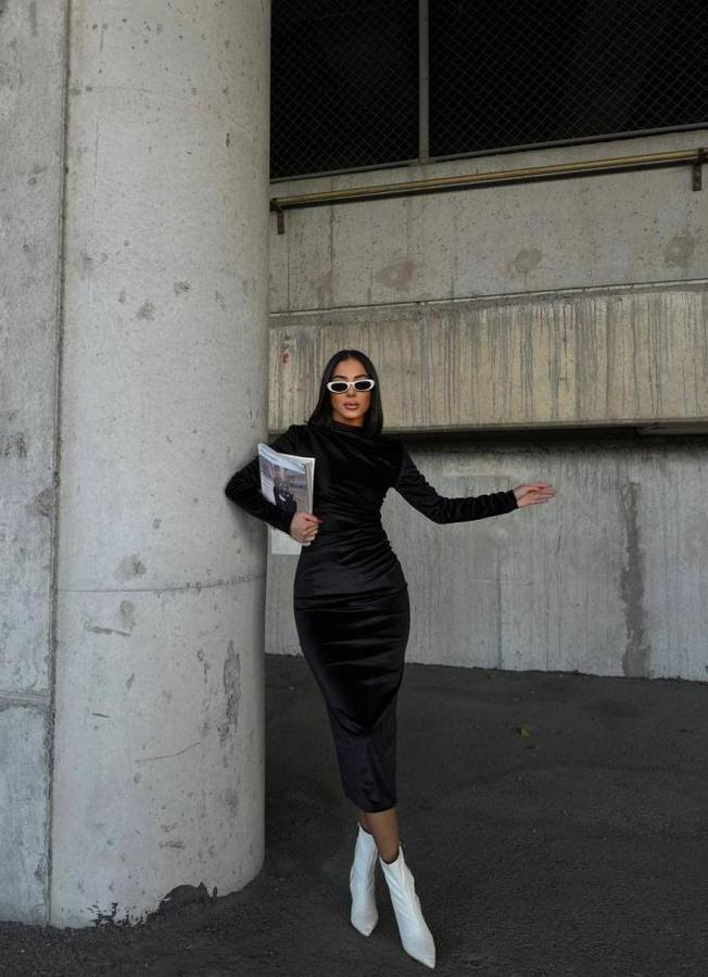 Uzun Kollu Yarım Balıkçı Yaka Büzgü Detay Kadife Kumaş Elbise