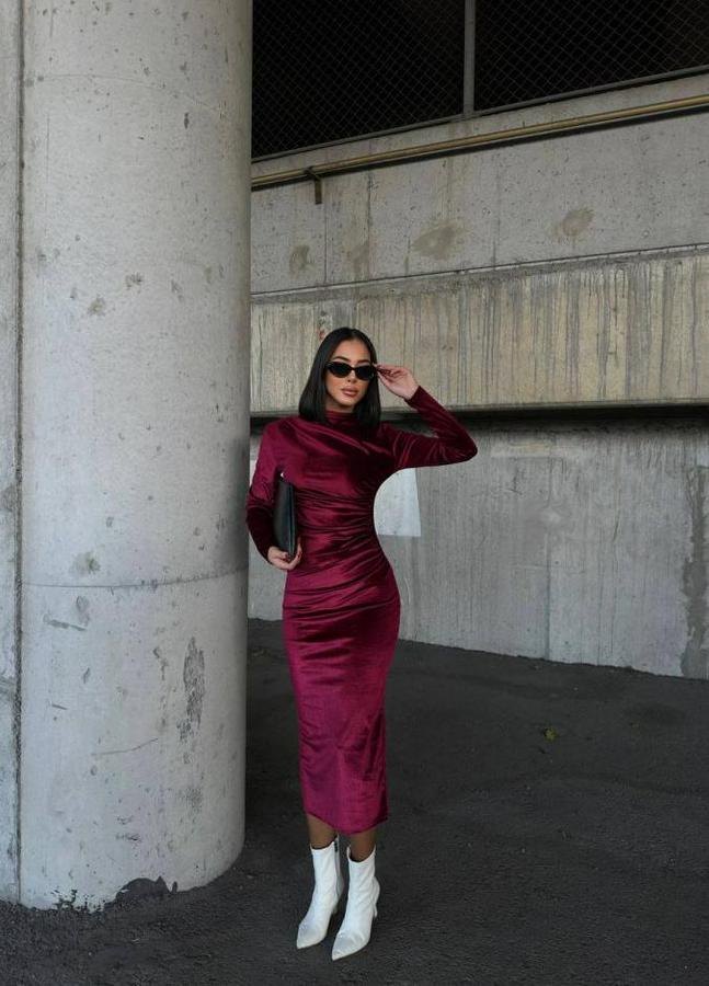 Uzun Kollu Yarım Balıkçı Yaka Büzgü Detay Kadife Kumaş Elbise