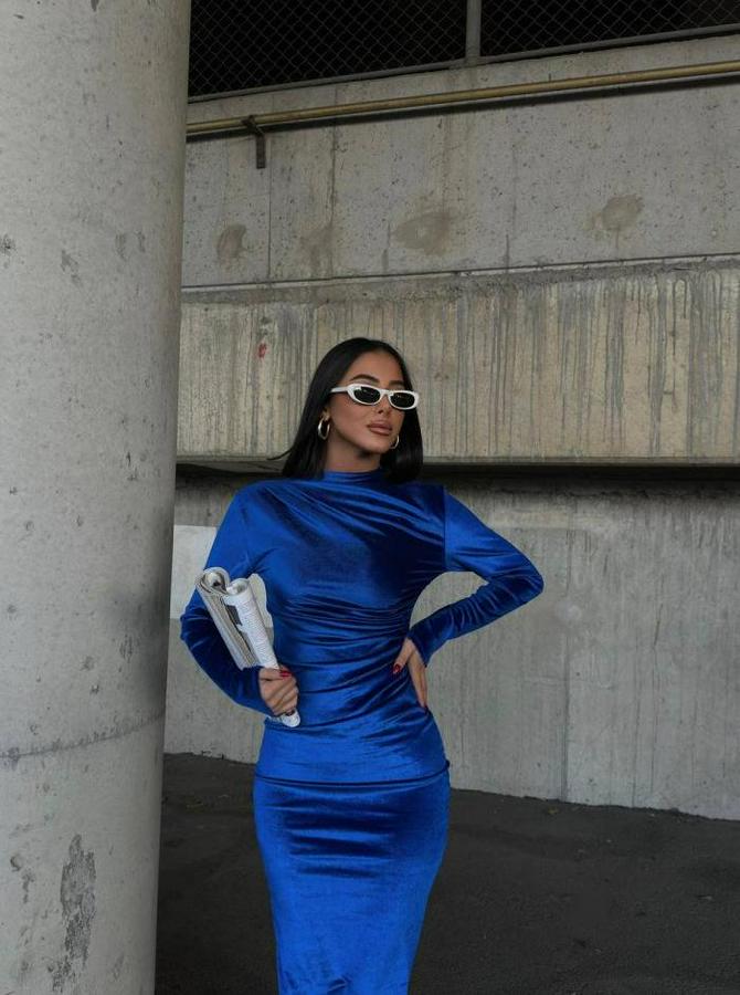 Uzun Kollu Yarım Balıkçı Yaka Büzgü Detay Kadife Kumaş Elbise