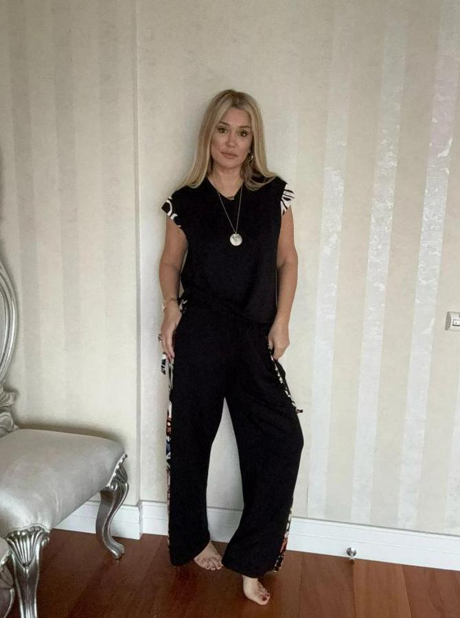 Yarasa Kol Dijital Baskı Detay Bluz Ve Yanı Şerit Detay Kristal Kumaş Pantolon Ikili Takım