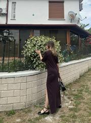 Kısa Kollu Uzun Yandan Yırtmaçlı Elbise