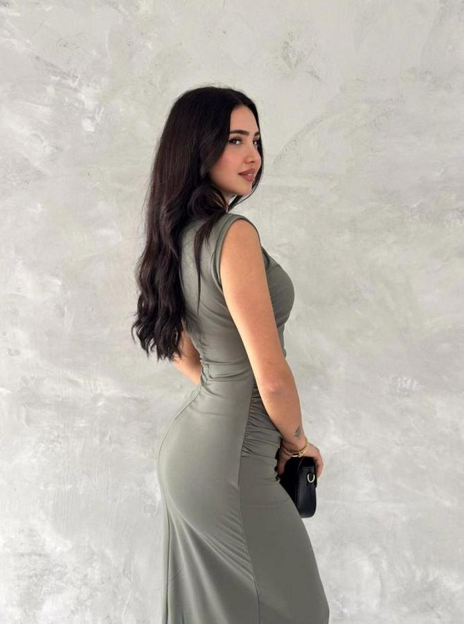 Kolsuz Yırtmaçlı Uzun Maxı Boy Elbise