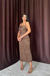 Leopar Sırt Detaylı Leopar Desenli Saten Elbise