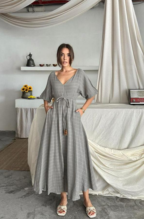 V Yaka Bel Boncuk Bağlamali Müslin Elbise Yirtmaç Detayli