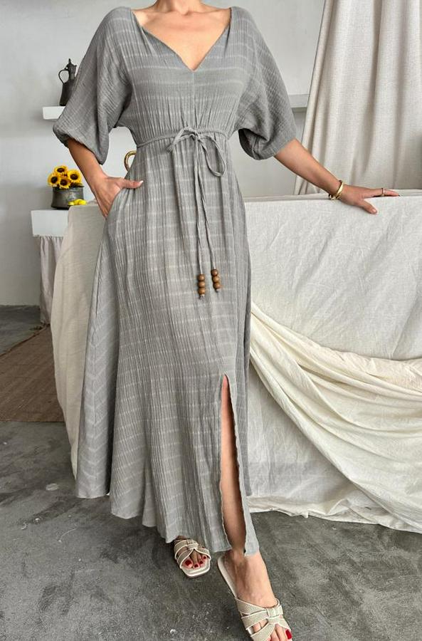 V Yaka Bel Boncuk Bağlamali Müslin Elbise Yirtmaç Detayli