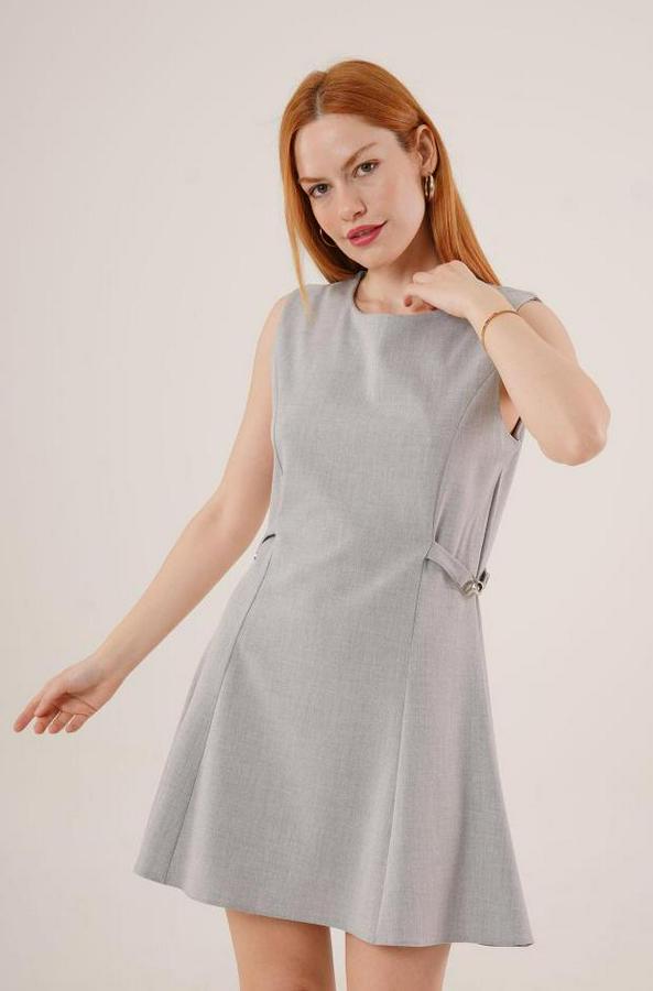 Yanları Zincir Detaylı Sıfır Kol Gri Mini Elbise