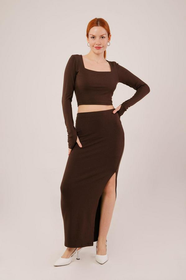 Kare Yaka Bluz Ve Yırtmaç Detaylı Etek Ikili Kahverengi Takım