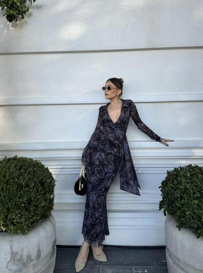 Kruvaze V Yaka, Fırfırlı Ve Bağcıklı Desenli Bluz Ve Midi Etek Takım