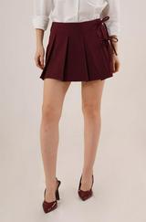 Önü Piliseli Yandan Bağlama Detaylı Bordo Mini Şort Etek