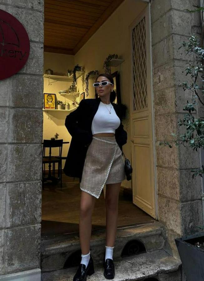 Şanelkapakli Çoban Dikiş Detayli Kisa Etek