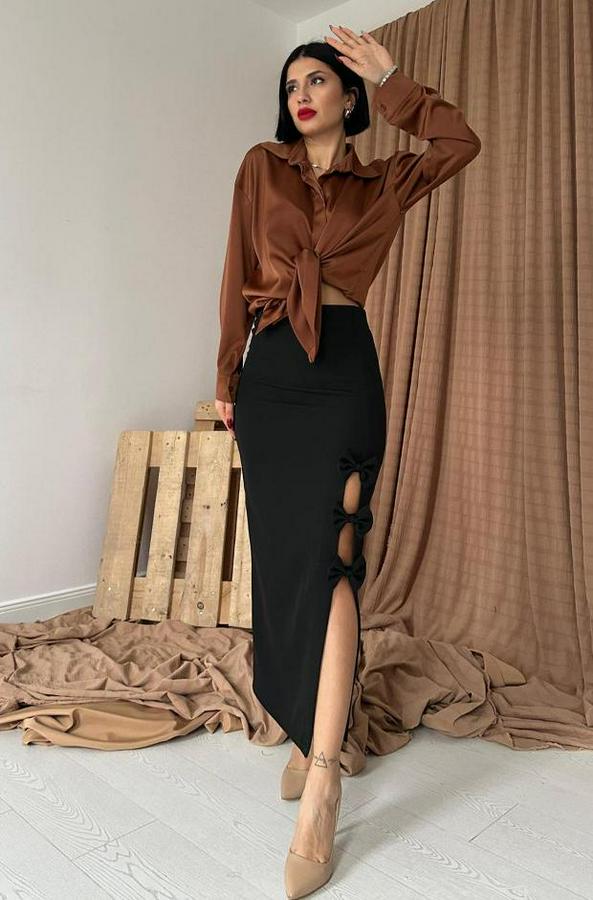 Siyah Fiyonk Detaylı Etek