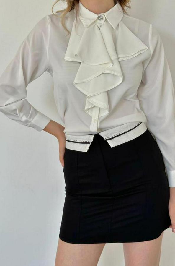 Siyah Kemeri Bilyeli Mini Etek