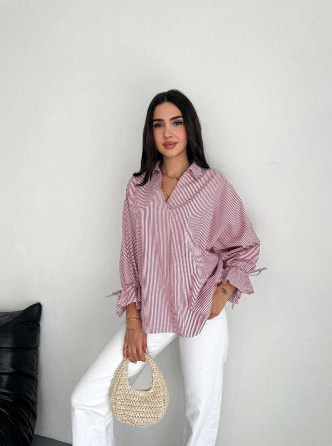 Arkası Asimetrik Yırtmaç Kesim Detaylı Cizgili Bluz Gömlek
