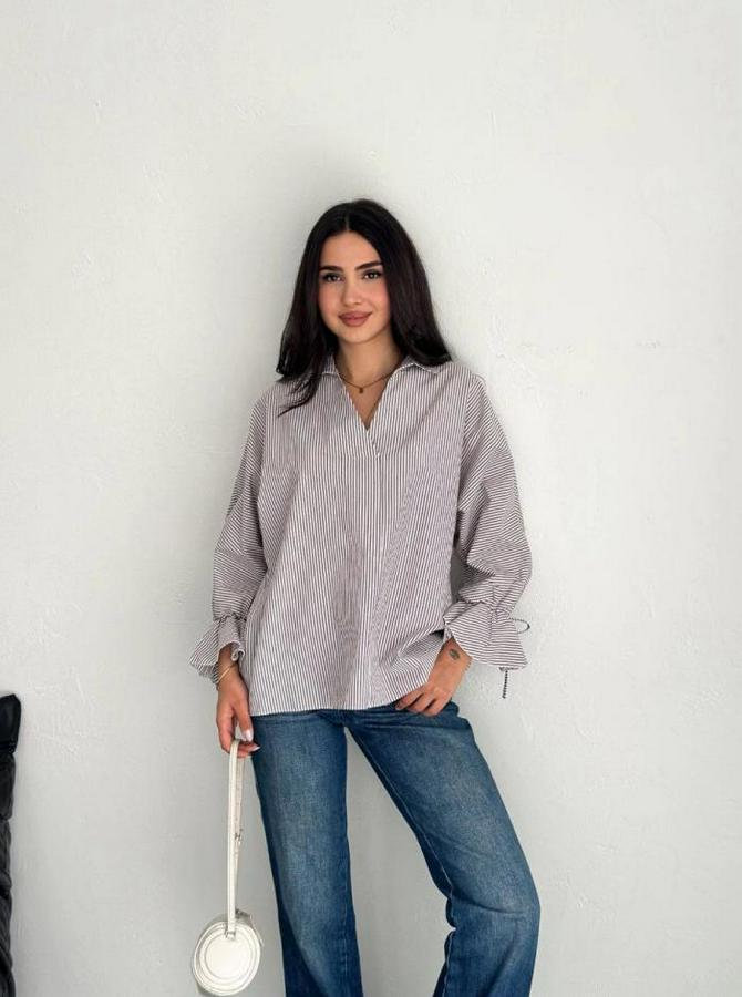 Arkası Asimetrik Yırtmaç Kesim Detaylı Cizgili Bluz Gömlek