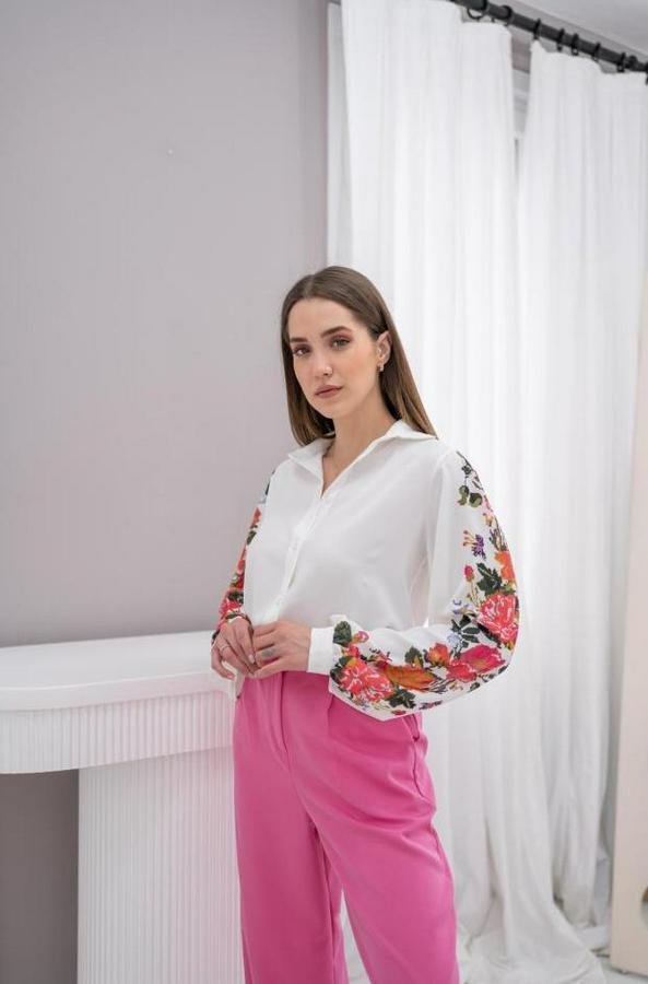 Beyaz Kolu Çiçekli Gömlek