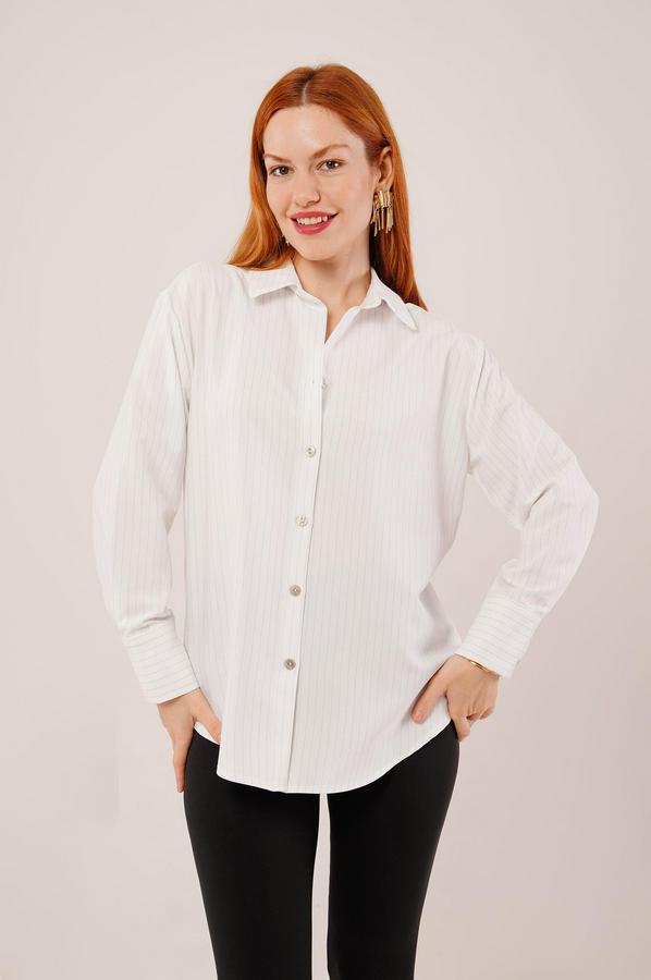 Ince Çizgi Detaylı Beyaz Gömlek