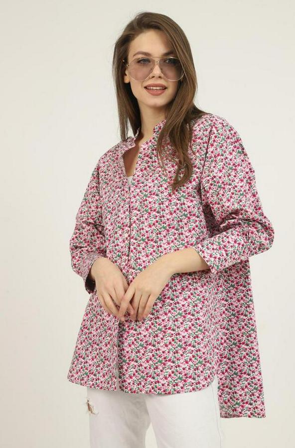 Kırmızı V Yakalı Ve Desenli Gömlek
