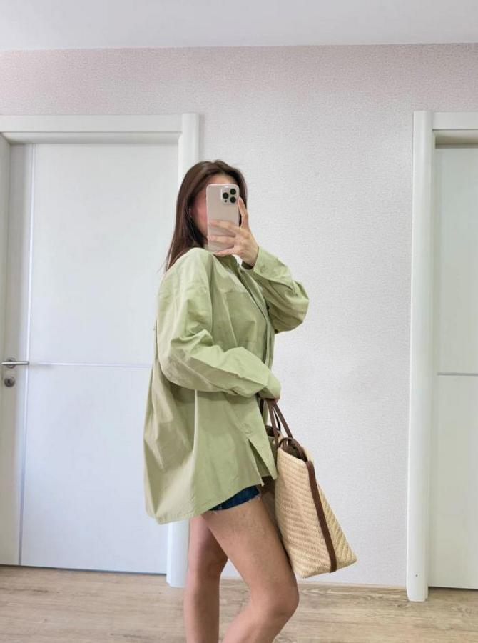 Yakalı Yandan Yırtmaçlı Gömlek