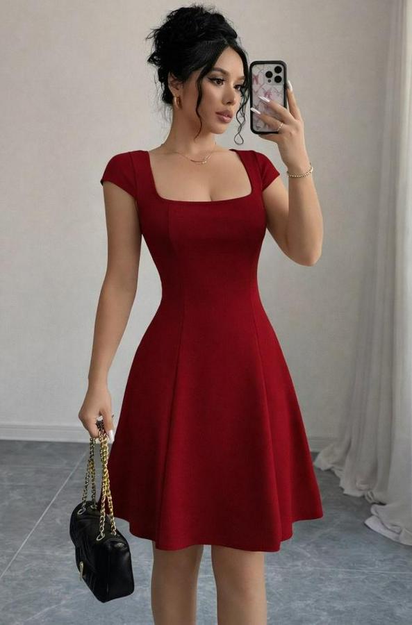Kısa Kollu Kare Yakalı Kısa Ithal Krep Elbise