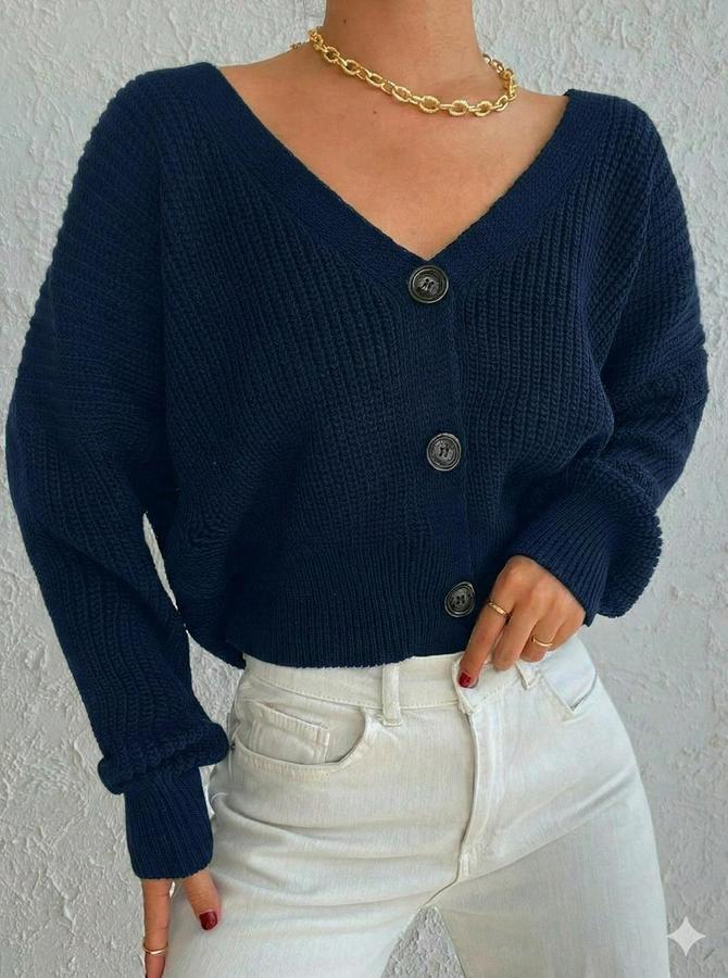 Uzun Kollu Üç Düğmeli Triko Hırka