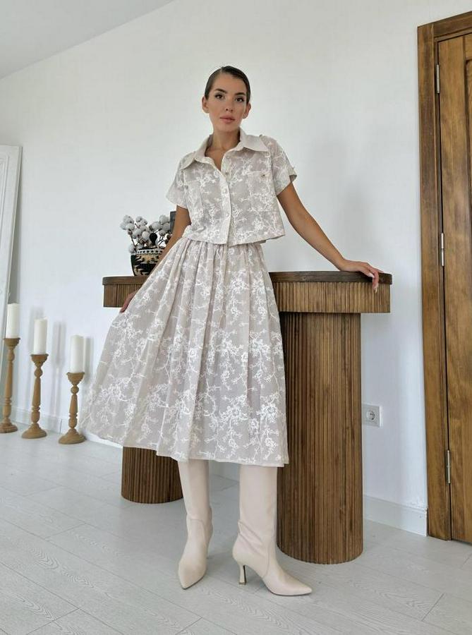 Bej Gömlek Ve Etek Takım