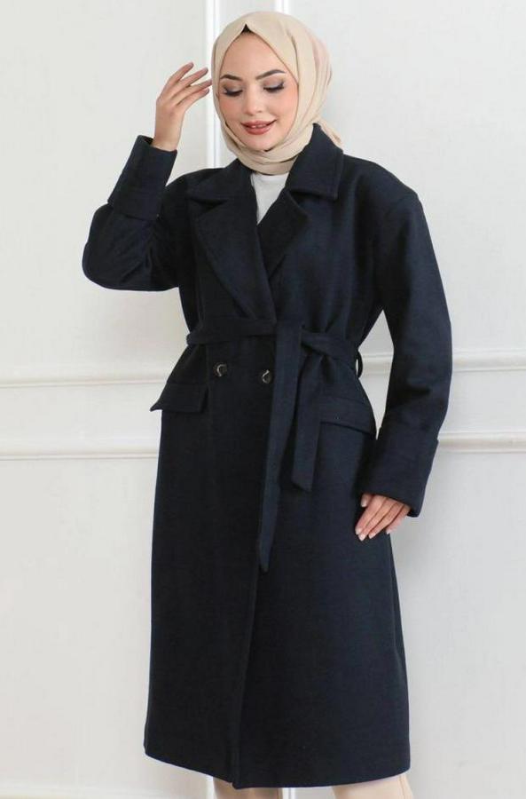 Kaşe Kaban – Uzun Boy Kruvaze Yaka Kuşaklı Tesettür Kaşe Kışlık Kaban, Astarlı Şık Yünlü Dokuma Oversize Rahat Kalıp Cepli Düğmeli Modern Kap Modeli