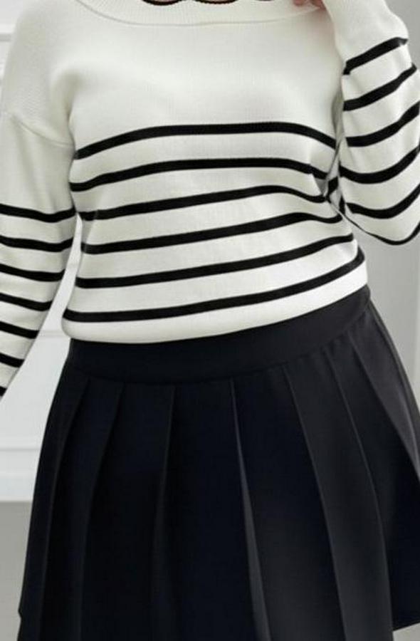 Beyaz Sırt Bağlama Detaylı Çizgi Desen Triko Bluz