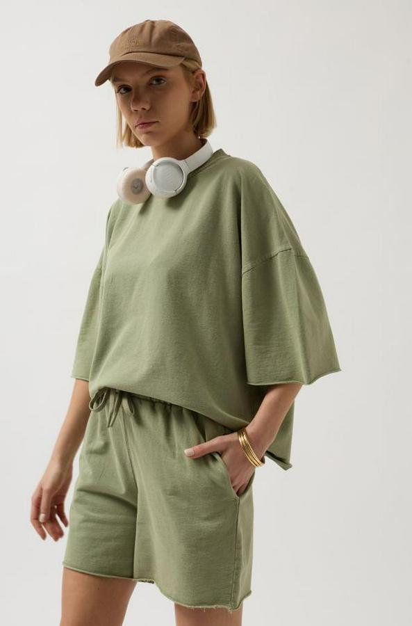 Lazer Kesim Bağcık Detay Şort