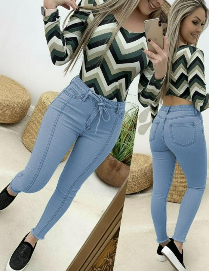 Yüksek Bel Belden Kuşaklı Yırtık Detaylı Kot Pantolon