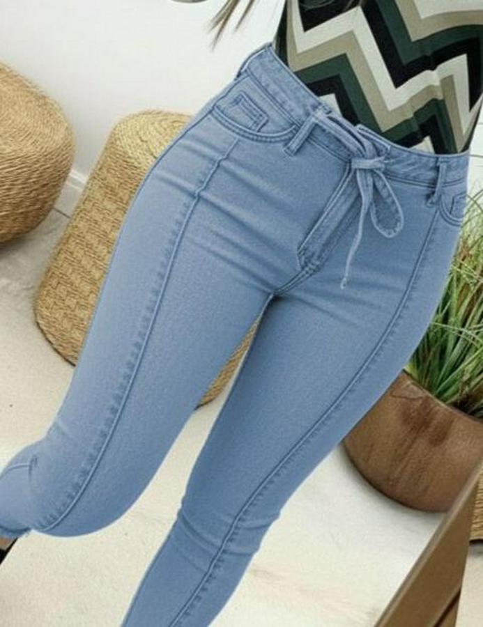 Yüksek Bel Belden Kuşaklı Yırtık Detaylı Kot Pantolon