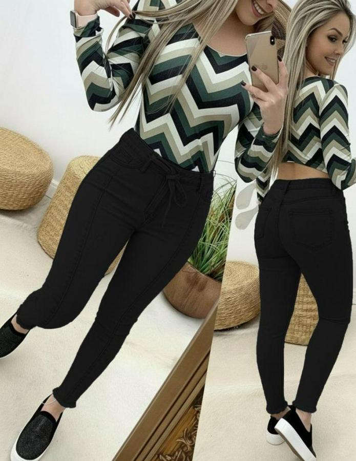 Yüksek Bel Belden Kuşaklı Yırtık Detaylı Kot Pantolon