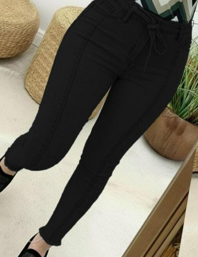 Yüksek Bel Belden Kuşaklı Yırtık Detaylı Kot Pantolon