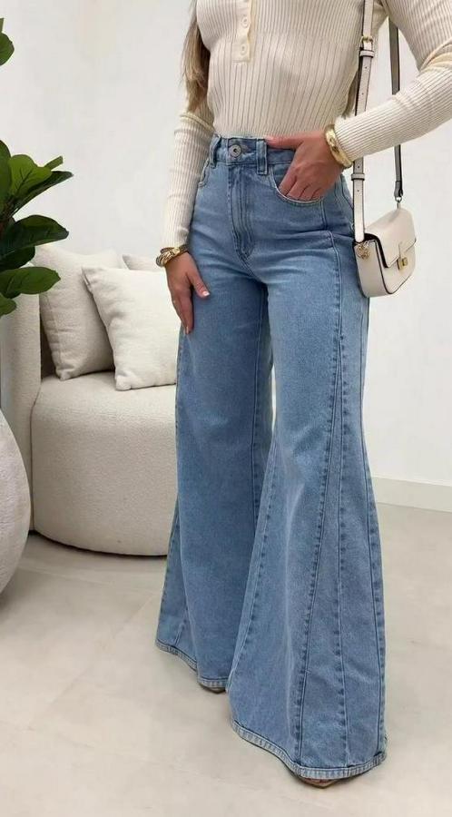 Yüksek Bel Paçaya Doğru Geniş Kesimli Kot Pantolon