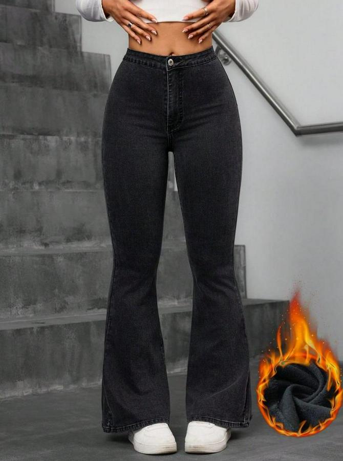 Yüksek Bel Tek Düğmeli Paçaya Doğru Genişleyen Kot Pantolon