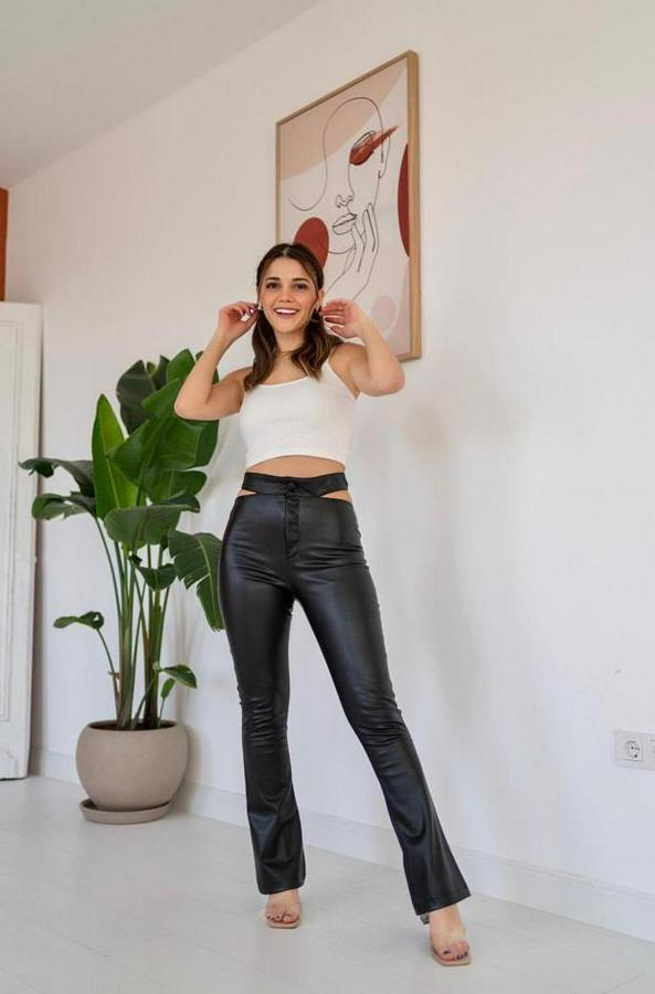 Siyah Bel Detaylı Deri Pantolon