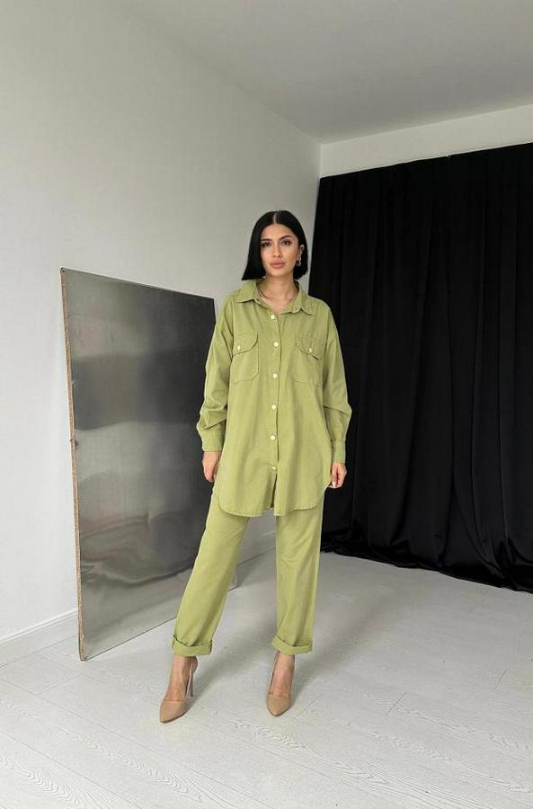 Yeşil Gömlek Ve Çıtçıtlı Pantolon Takım