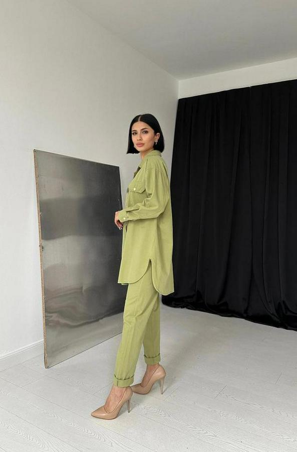 Yeşil Gömlek Ve Çıtçıtlı Pantolon Takım