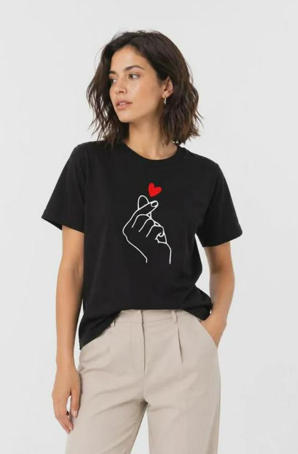 Kore Parmak Kalp Aşk Temalı Minimal Baskılı Tişört Yazlık Kısa Kol T-Shirt