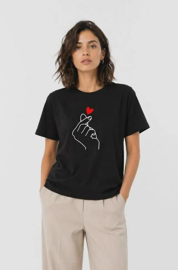 Kore Parmak Kalp Aşk Temalı Minimal Baskılı Tişört Yazlık Kısa Kol T-Shirt