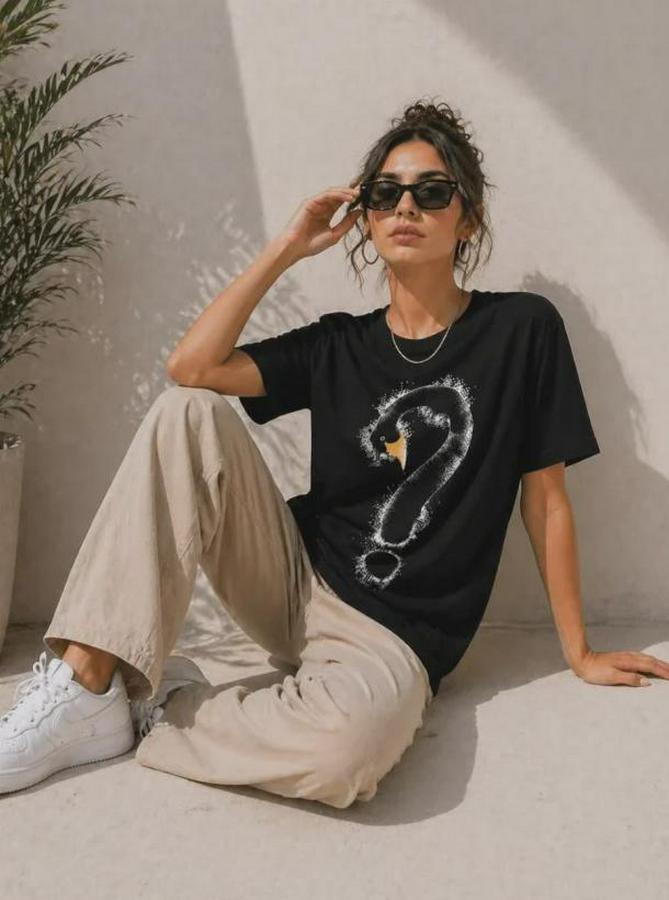 Kuğu Figürlü Soru Işareti Baskılı Tişört Kısa Kol T-Shirt