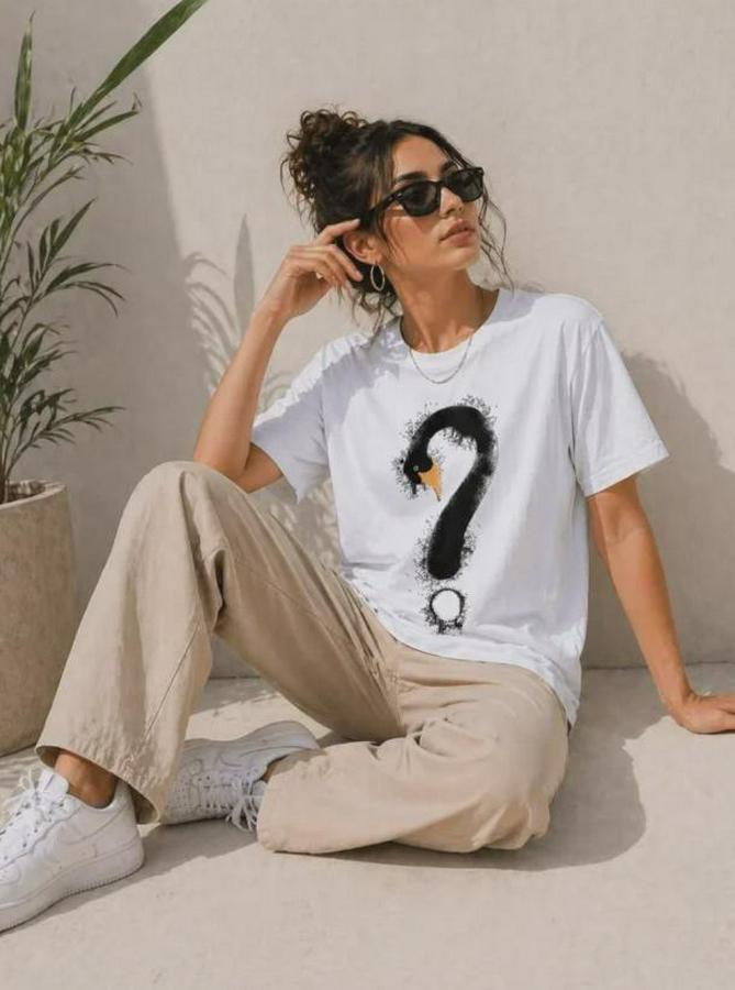 Kuğu Figürlü Soru Işareti Baskılı Tişört Kısa Kol T-Shirt