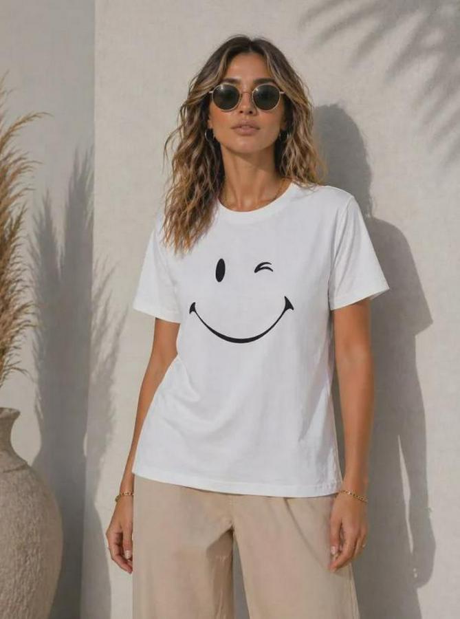 Minimal Gülümseyen Yüz Baskılı Tişört Kısa Kol Yazlık T-Shirt