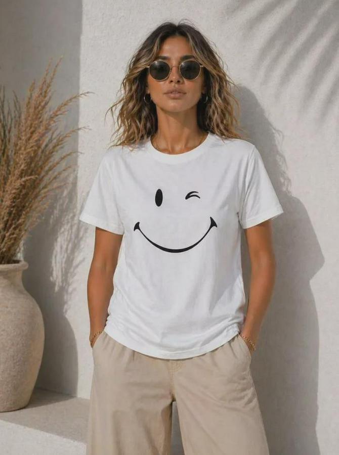 Minimal Gülümseyen Yüz Baskılı Tişört Kısa Kol Yazlık T-Shirt