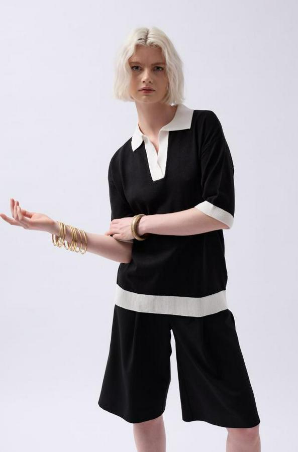 V Yaka Dokulu T-Shirt