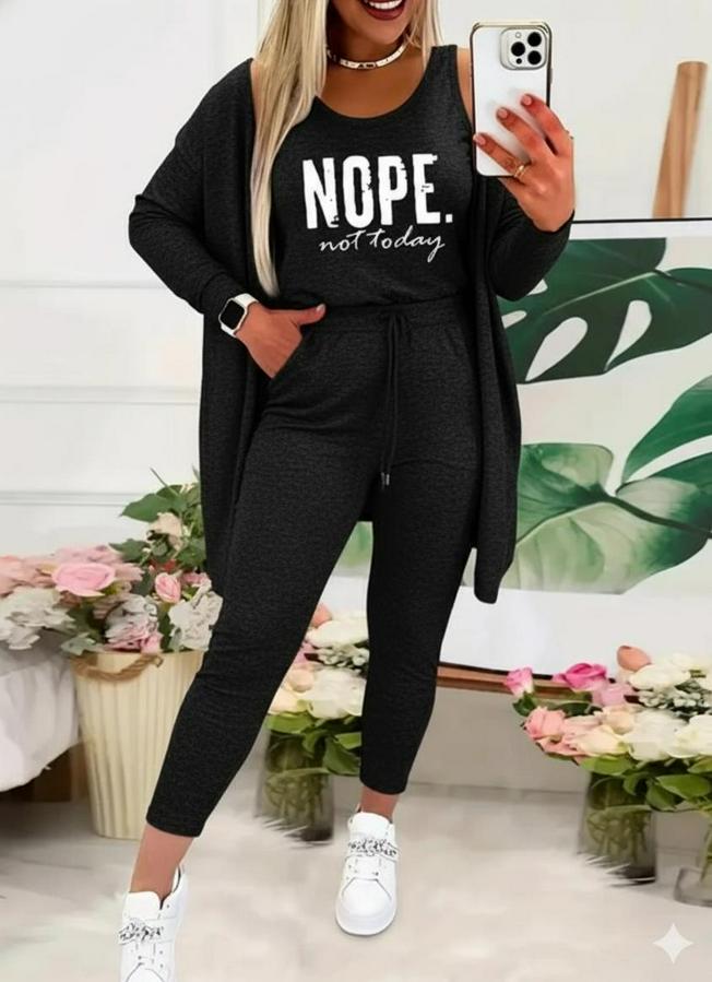 Askılı Yuvarlak Yaka Yazılı Viskon Iki Iplik Bluz Ceket Ve Pantolon 3lü Takım