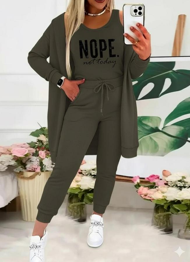 Askılı Yuvarlak Yaka Yazılı Viskon Iki Iplik Bluz Ceket Ve Pantolon 3lü Takım