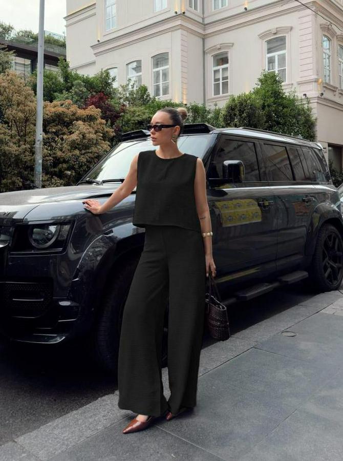 Bisiklet Yaka Kolsuz Bluz Ve Bol Paça Aerobin Kumaş Ikili Takım