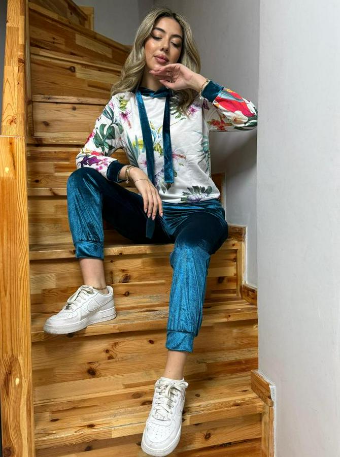 Kadife Kumaş Uzun Kollu Kapüşon Detay Çiçek Baskılı Sweat Ve Pantolon Ikili Takım